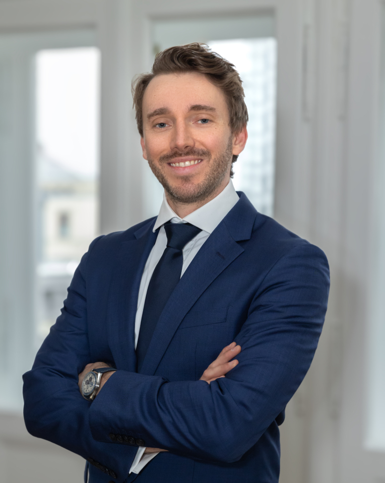 Portraitfoto von Dr. Lucas Katt, LL.M.